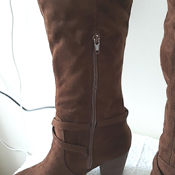 over the knee boots - Picture 2 of 6